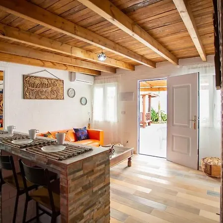Tailan Con Piscina Y Jacuzzi Privado Villa